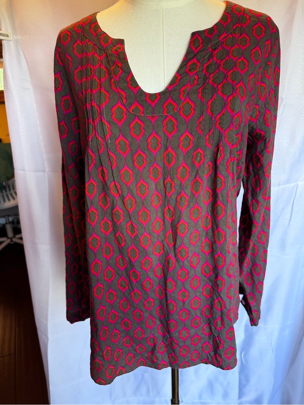 escapada Long-Sleeve Geometric Tunic in Pink and Gray